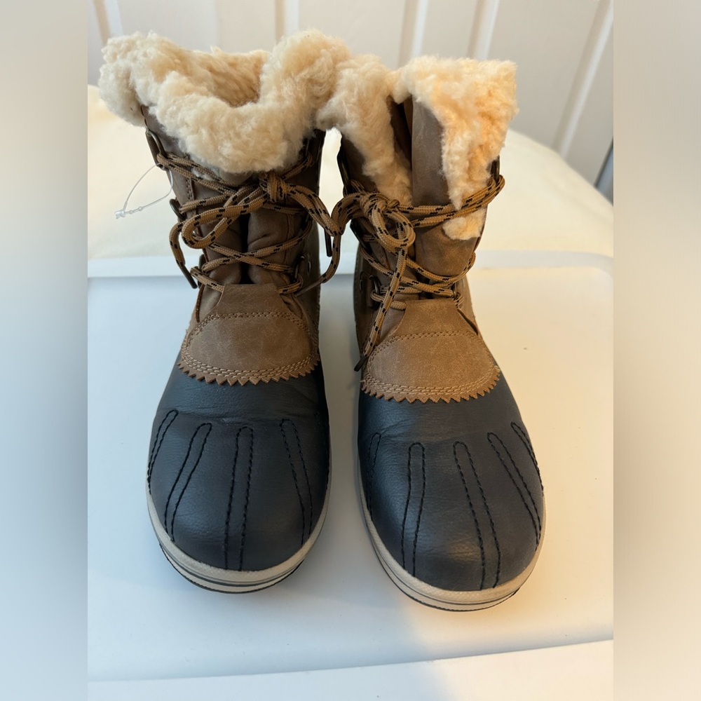 Paws Women’s Lined Winter Boots sz 10 Lace-Up